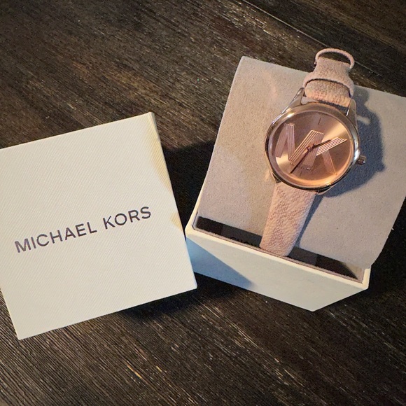 MK Watch - Picture 10 of 12